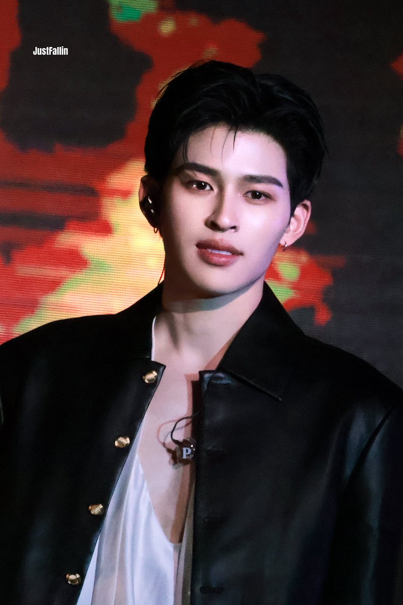 JustFallin tweet media