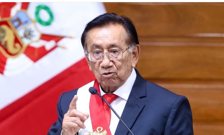 Mientras la gente está preocupada por los resultados electorales, el señor presidente de la República, José María Balcázar, está haciendo de las suyas. Primero ha suspendido la compra de los aviones caza F-16 a los EEUU, que ya estaba solo para su firma, provocando el enojo de