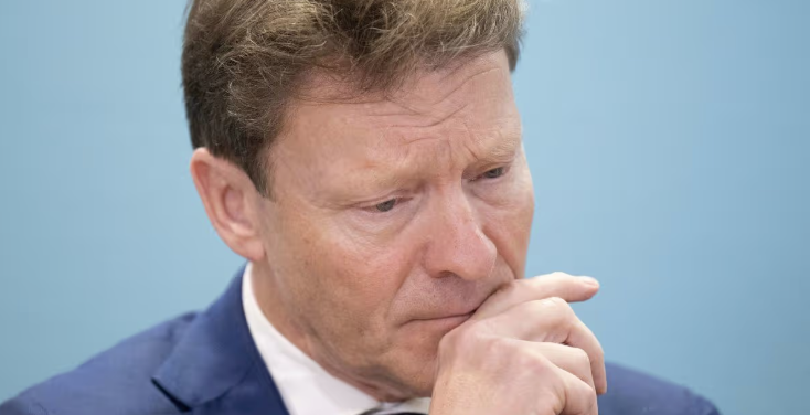 Mirror Politics tweet media