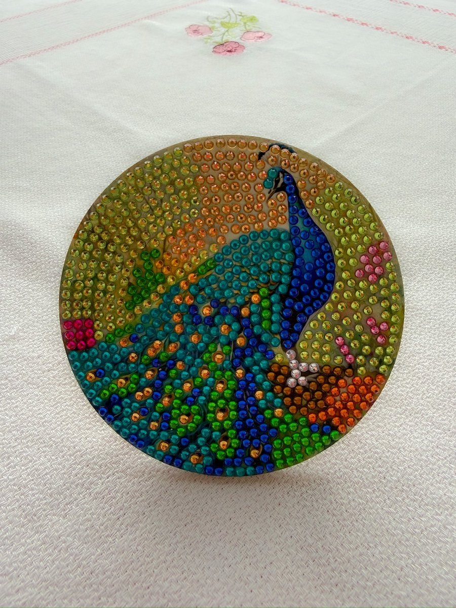 KateStewart65's tweet image. Today I made a pictures of some finished Diamond Painting coasters. More will follow. 

#diamondpainting #diy #coasters #diamondpaintingaccessories #stewartwolf❤️