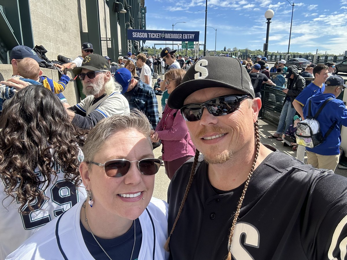 DJKingJam's tweet photo. #MarinersSTM @Mariners 🏆💯 https://t.co/6cnvmAYWpR