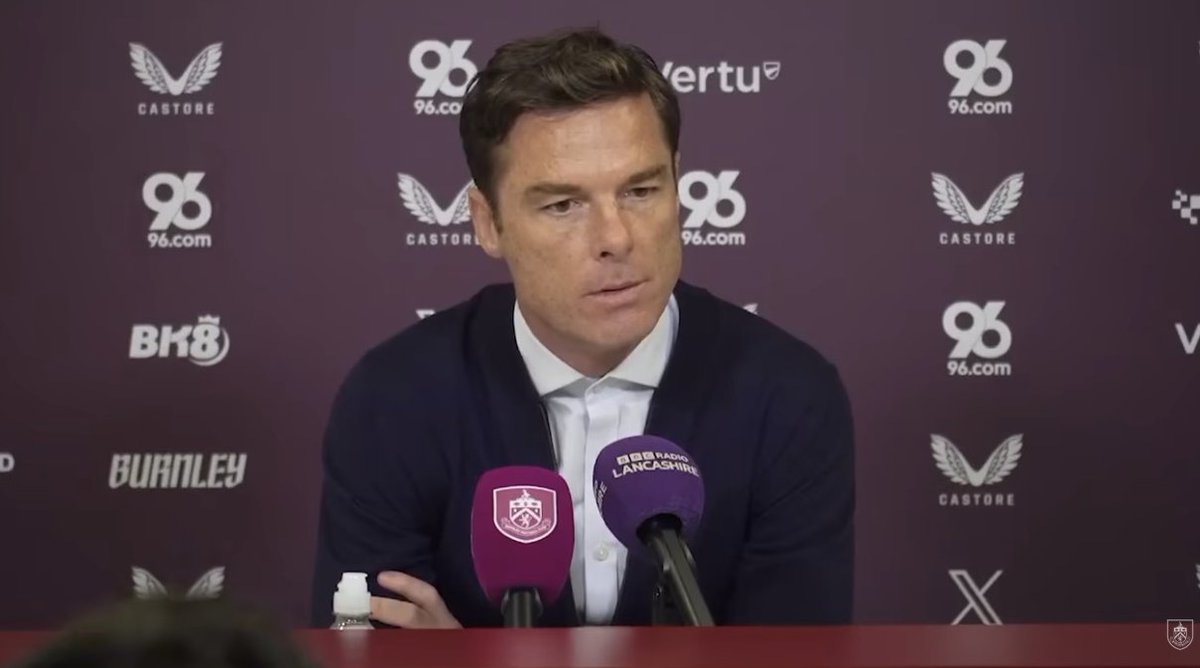 TurfCastPodcast's tweet image. 🗣️ SP: "There’s still 6 games to go, that means 6 opportunities to get points.

"We’ve got to keep going. Everyone here is fully focused on giving everything between now &amp;amp; the end of the season.

"The situation is what it is. We'll keep learning &amp;amp; improving."

#twitterclarets