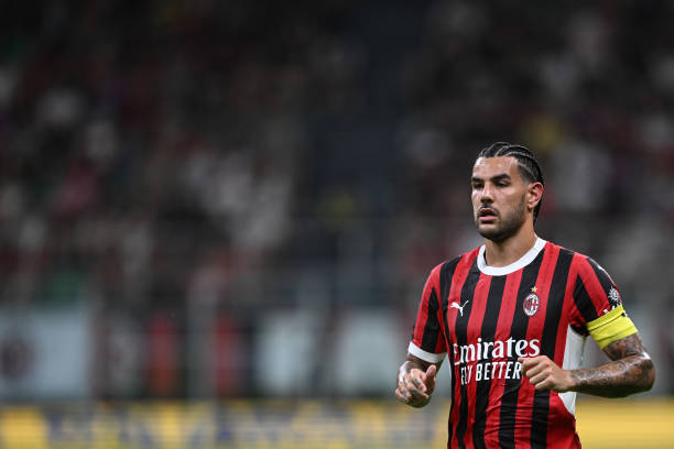 AyobBig's tweet image. ❤️ المفاجأة:
 تيو 🇫🇷 “يحلم” بالعودة إلى ميلانيلو
🏟️ النادي الذي لم يكن يريد مغادرته

⚖️ لكن الصفقة تعتمد على:
💸 الراتب
📄 شروط التعاقد الجديد

🔥 الخلاصة:
👀 “لا تقل مستحيل”… عودة تيو واردة!

#ACMilan #TheoHernandez #TransferNews #SerieA ⚽🔥