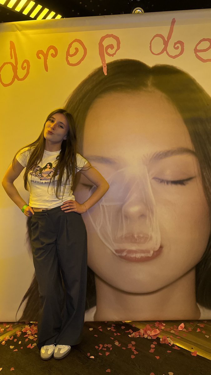 alicia IS SO IN LOVE ♡ tweet media