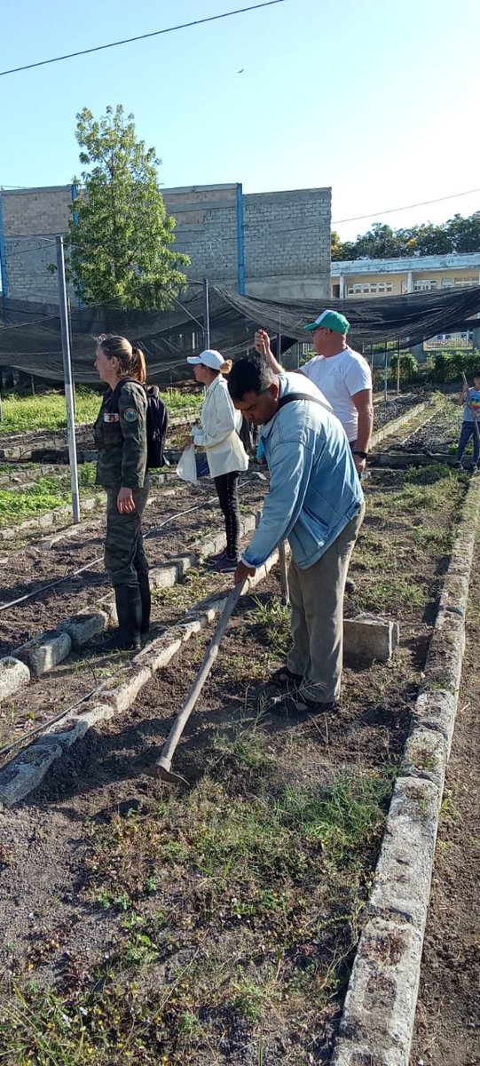 Intensa jornada de trabajo voluntario por el día de la victoria desarrollamos hoy en #LasTunas 
#Cuba