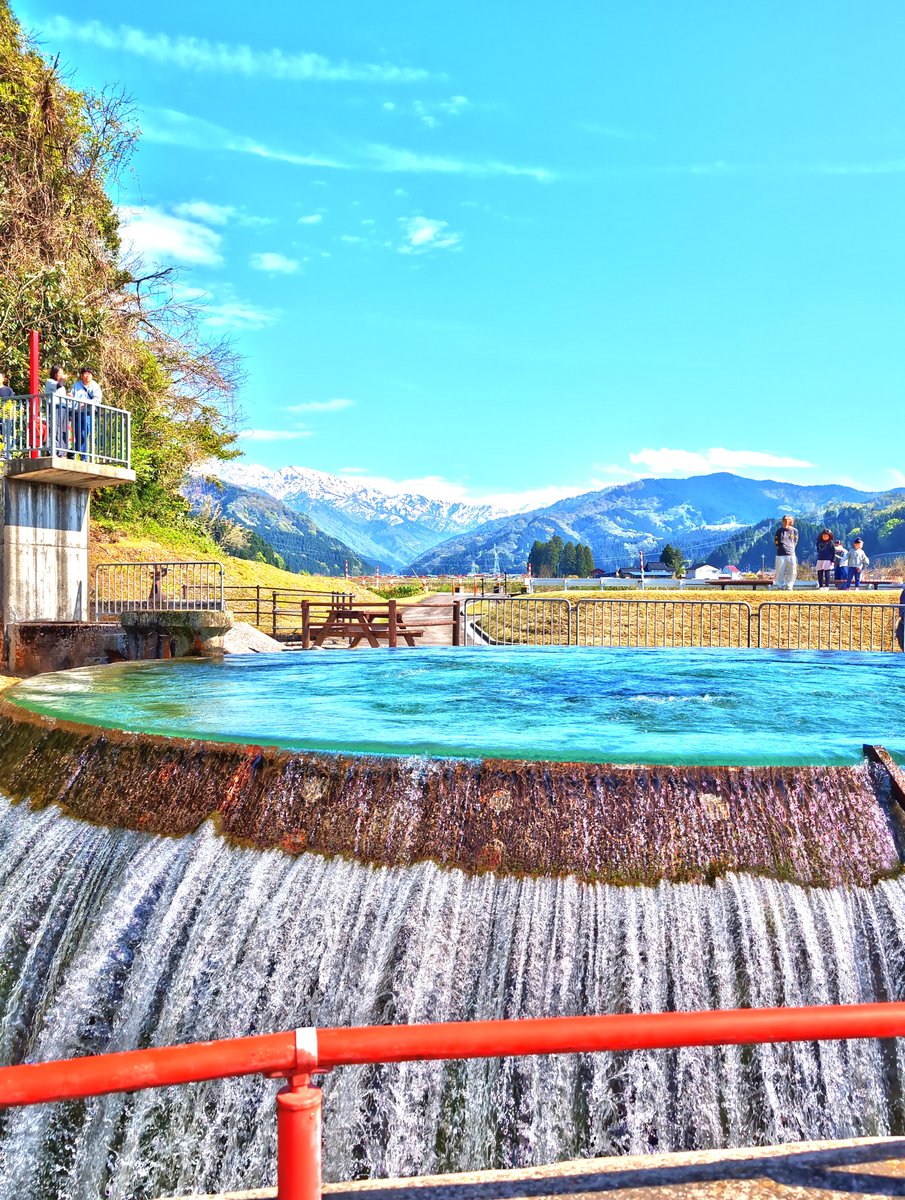 PenGriKeith's tweet image. ①田植えシーズンに備え東山円筒分水槽も本格始動
②道中立ち寄った小さな神社にて
③カリンの花(県薬用植物指導センターにて)
#HDR #サイクリング