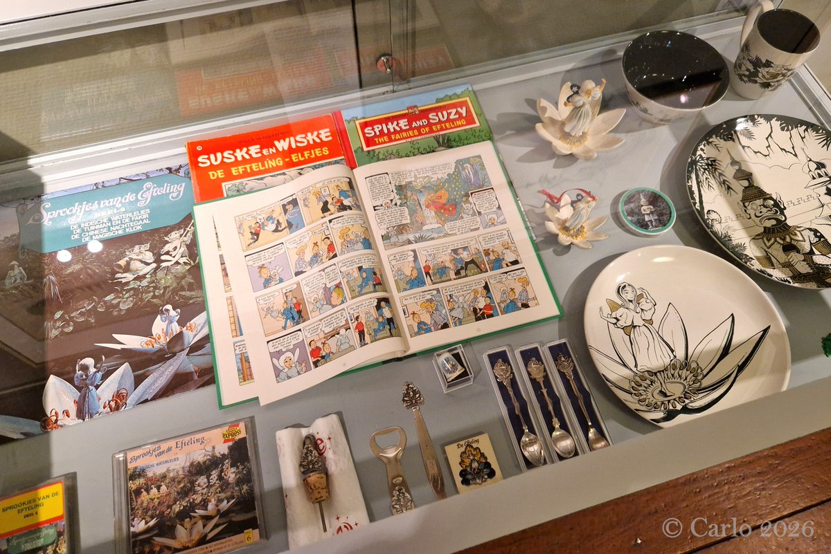 De tentoonstelling van De Indische Waterlelies in het <a href="/APieckMuseum/">Anton Pieck Museum</a> in #Hattem is officieel geopend. Dit #Efteling sprookje bestaat 60 jaar, dus tijd om de dansende elfjes in het maanlicht te zetten! Geniet van de originele tekeningen van Anton Pieck en alle verzamelde items.