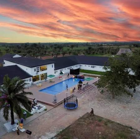 Blancz04's tweet image. Travel writing has made me understand the word "Money is sweet". Coz if i have money i will spend it all on exploring Nigeria and the whole world. 

📍Xtra large Farm and Resort, Ogun State, Nigeria. 

#Travel #Destinations #getaway #officialblancz