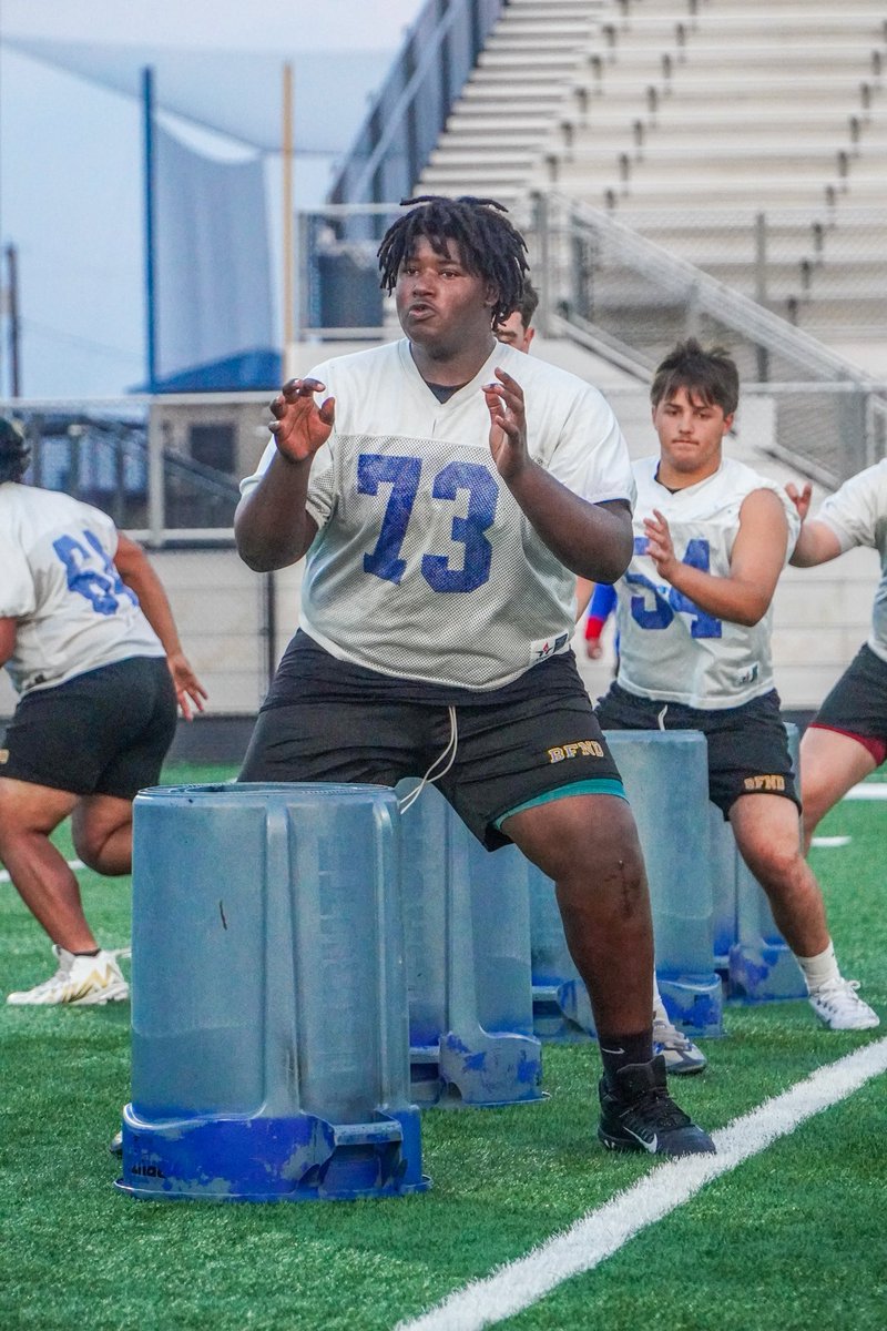 CoachRJones_'s tweet photo. Meet Big Tae Tae (@ketaveon)! A 6’5”, 342lb 2029 Offensive Tackle. Bench Presses 300, Squats 500, and can move! #BFND #RecruitTheBay #BuiltInTheBay @BCHSFBall https://t.co/1tLLGGAGWN