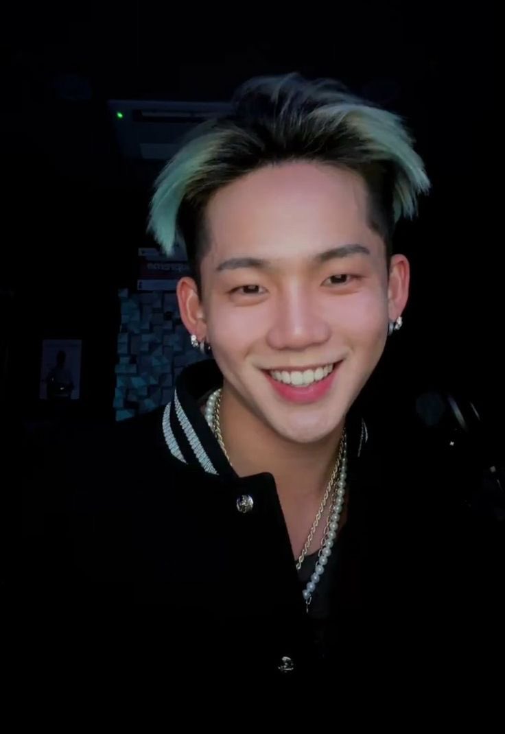 🗓️ D-2 : fun facts about choi hyunsuk 💜

- he said on welive, despite on how hiphop he look, he have so many sad ending songs in his draft🤣
- he supposed to debut under survival program mixnine but it was cancel 

#CHOIHYUNSUKDAY_D2 #최현석 #CHOIHYUNSUK <a href="/treasuremembers/">TREASURE</a>