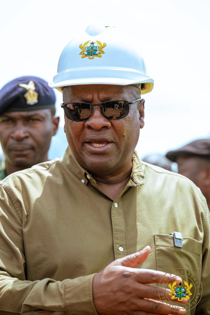 Channel1TVGHA's tweet image. [PHOTOS]: President John Dramani Mahama inspects an ongoing three-storey, 300-bed capacity hostel project for the Bimbilla EP College of Education in the Northern Region.

#ChannelOneNews #Education #Bimbilla #Infrastructure #GhanaEducation