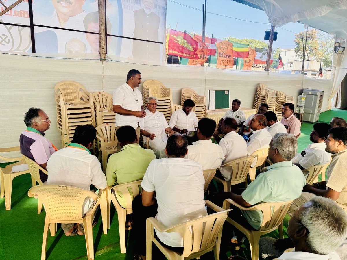 RaArjunamurthy's tweet photo. நாள்: 15-04-2026
இடம்: திருப்பூர்

திருப்பூர் தெற்கு சட்டமன்றத்திற்குட்பட்ட செரங்காடு மண்டலில், மண்டல் தலைவர் திரு. மந்திராச்சல மூர்த்தி அவர்களின் தலைமையில் 19/30 சக்தி கேந்திர தலைவர்களை சந்தித்தேன்.

அவர்கள் தங்களது பூத் கிளைத் தலைவர்களுடன் இணைந்து, தாமரைச் சின்ன வேட்பாளர் திரு. தங்கராஜ் அவர்களை வெற்றி பெறச் செய்ய பல்வேறு திட்டங்களுடன் செயல்பட்டு வருவது மகிழ்ச்சி அளிக்கிறது. மேலும், 100% வாக்குப்பதிவை உறுதி செய்ய மேற்கொள்ளப்படும் ஆயத்த பணிகள் நம்பிக்கையை அதிகரிக்கின்றன.

இந்த நிகழ்வில் திருப்பூர் வடக்கு முன்னாள் மாவட்ட தலைவர் திரு. செந்தில்நாதன் அவர்கள் கலந்து கொண்டு உரையாற்றினார்.

அனைவருக்கும் எனது மனப்பூர்வமான நன்றியும் வாழ்த்துகளும்!

@blsanthosh @NainarBJP @BJP4TamilNadu