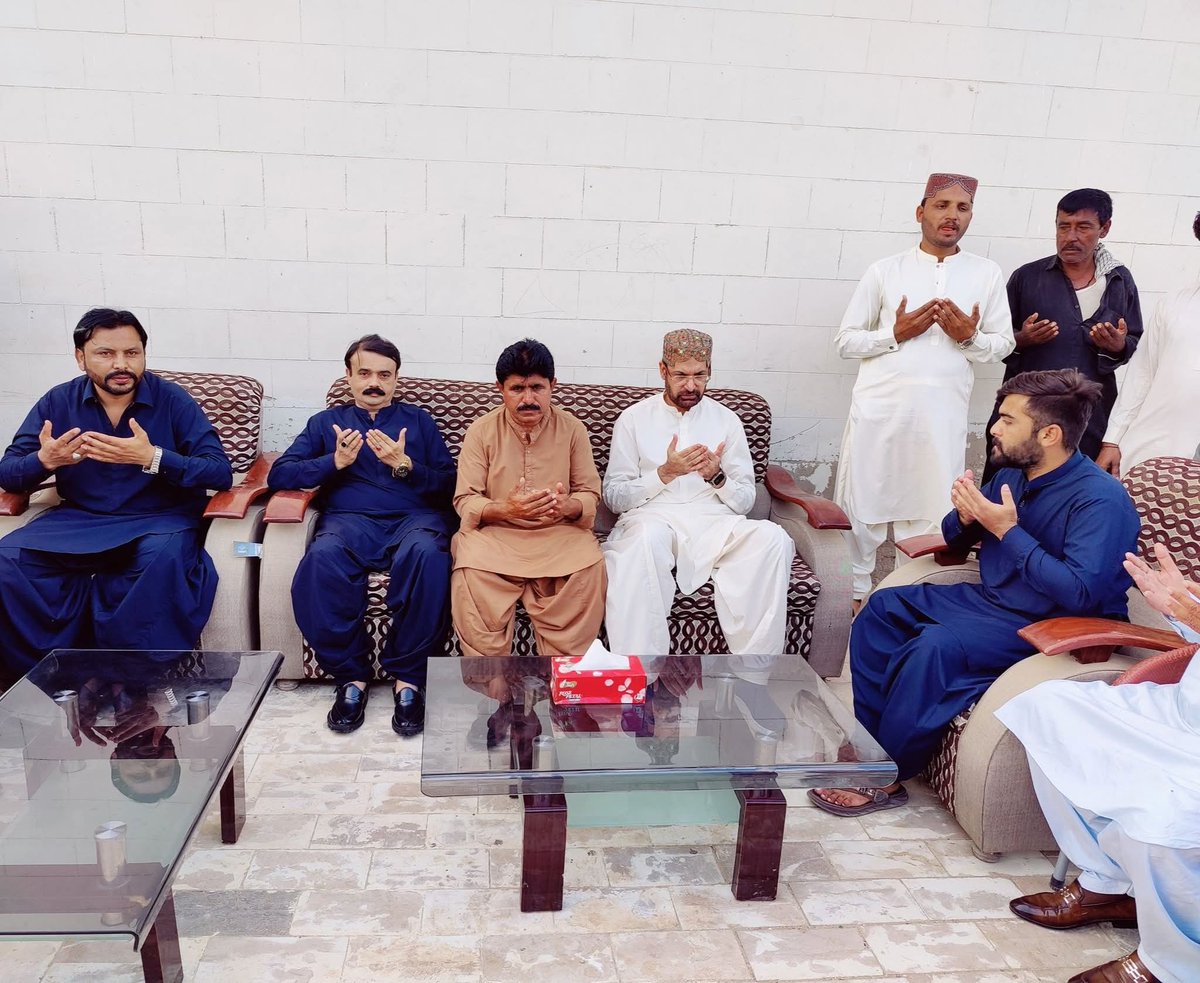 fzbhutto's tweet photo. PPP MPA @drsikandarshoro visited Jamshoro, offered condolences, recited Fateha, and expressed heartfelt sympathy with bereaved families across different communities. #PS79 https://t.co/dQRu5Rwt6y