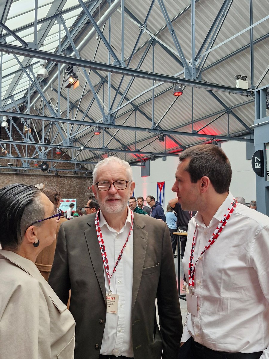 IraolaXabier's tweet photo. Bruselan gaude Elena Beloki eta biok, @europeanleft|en VIII. Kongresuan.
Austeritatea borrokatzeko eta militarismoa gelditzeko Europako ezkerra egiten ari den eztabaidan parte hartzen ari gara.
#ELCongress #WinTheFuture #EuropeanLeft https://t.co/rJOXIeTiOP