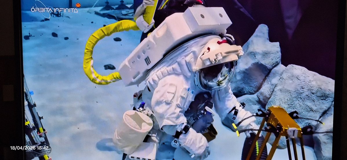 Impresionante material adicional en Órbita Infinita.
Para enmarcar
Gracias <a href="/PabloFuente/">Pablo Fuente</a> <a href="/Peeweeyo1/">Peeweeyo</a> <a href="/nachorsevilla/">Nacho Sevilla</a>