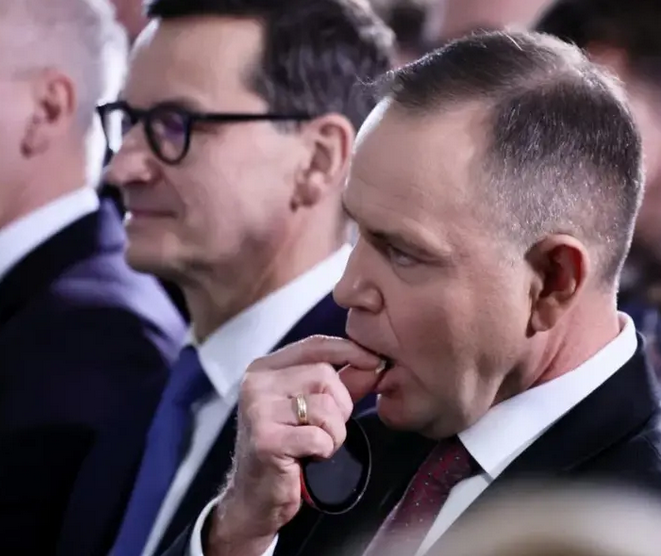 reina #CSB 🇪🇺 tweet media