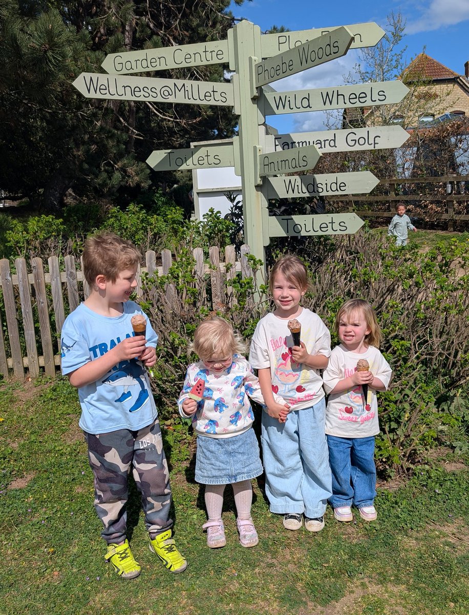 LLLChick's tweet image. A lovely day with the bestie and the babies ❤️❤️❤️❤️ @zoe_bearx #Fun #Sunshine #IceCream #Friends #GrandBabies