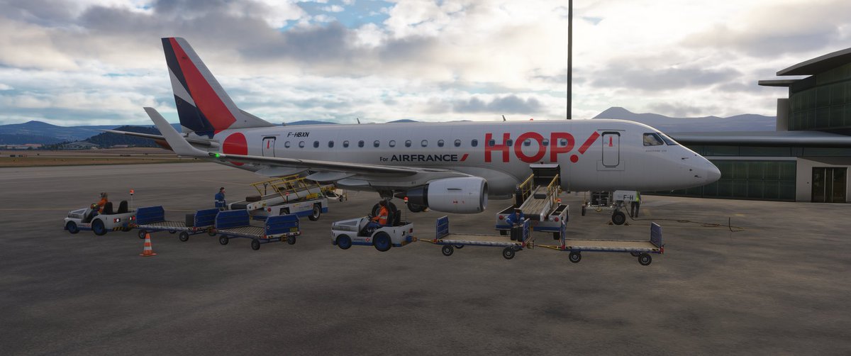 Fatcat742's tweet image. Grâce à Trake❤️ je peux profiter pleinement de mon E-jet 170 avec un Paris Clermont-Ferrand un vrai régal 
#MSFS2024