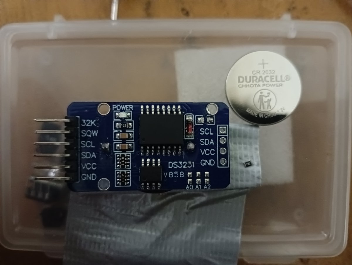 yshkcr's tweet photo. I took out the small resistor from the rtc module to disable the charging circuit since i was using a non rechargeable cell with it. Now the module no longer works on battery backup at all 🤙🤙 https://t.co/pikT5WDEHa