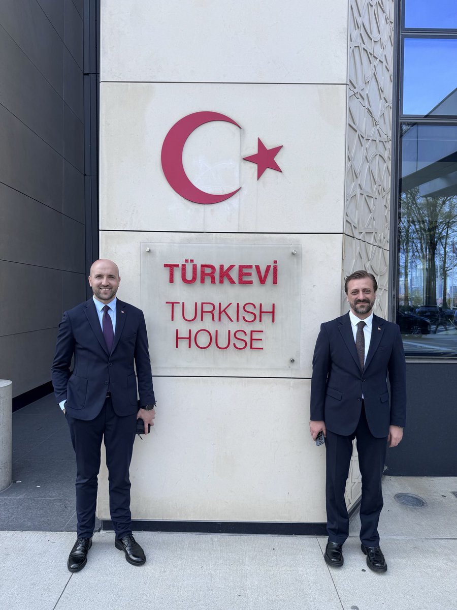 EGulduler's tweet photo. Türkiye Cumhuriyeti New York Başkonsolosluğunu @TC_NewYorkBK ziyaret ederek Bağcılar Belediyemizin uluslararası alanda yaptığı çalışmalar ve konsolosluğumuzla olası işbirlikleri konularında New York Başkonsolosumuz Sayın @aveyazal ile verimli bir toplantı gerçekleştirdik. https://t.co/hjsa9LhxBE