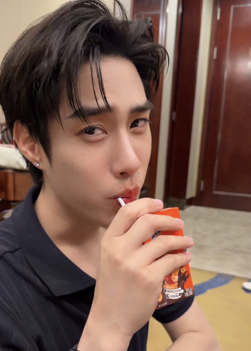 𝗖𝗿𝗶𝘀𝗽𝘆 🐰🍒 tweet media