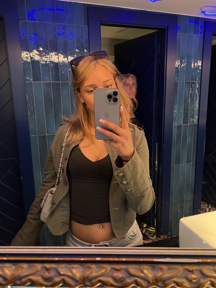 Annatrapstar tweet media