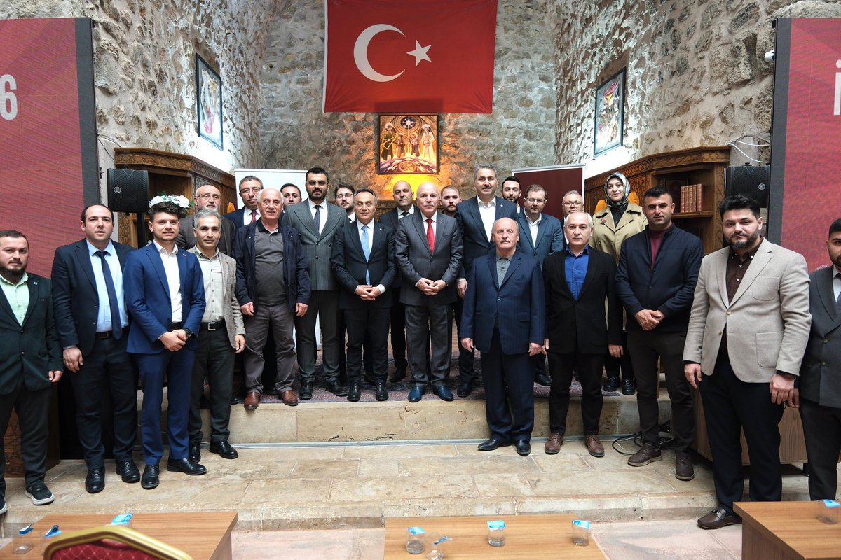 profdrfatihylmz's tweet photo. 🎓 İhtisas Akademi Lansman Toplantısı, Anadolu’nun İlk Medreselerinden Yağıbasan Medresesi’nde Gerçekleşti

Tokat Gaziosmanpaşa Üniversitesi ve TÜGVA iş birliğiyle hayata geçirilen İhtisas Akademi 2026 Lansman Programı kapsamında, Erzurum Büyükşehir Belediye Başkanı Sayın Mehmet Sekmen’i üniversitemizde ağırladık.

Sayın Başkanımızın gerçekleştirdiği “Şehir, Medeniyet ve Kültür” konulu söyleşi, gençlerimiz için son derece ufuk açıcı ve ilham verici oldu. İhtisas Akademi’nin; gençlerimizin belirli alanlarda derinleşmelerine imkân sunan, akademik gelişimlerine katkı sağlayan nitelikli bir eğitim modeli olduğunu bir kez daha vurguladık.

Bu anlamlı programın, Anadolu’nun ilk medreselerinden biri olan ve 12. yüzyılda Nizameddin Yağıbasan tarafından inşa ettirilen Yağıbasan Medresesi’nde gerçekleştirilmiş olması, İhtisas Akademi’nin ruhuna ayrı bir anlam katmıştır.

Açılış konuşmamda da ifade ettiğim üzere; bu tür programlarla gençlerimizin sadece akademik değil, aynı zamanda sosyal ve kültürel gelişimlerine de katkı sunmayı önemsiyoruz.

Nazik ziyaretleri ve kıymetli katkıları dolayısıyla Sayın Başkanımıza teşekkür ediyorum.

#gaziosmanpaşaüniversitesi #TÜGVA #İhtisasAkademi #ŞehirMedeniyetKültür #ToplumsalKatkı