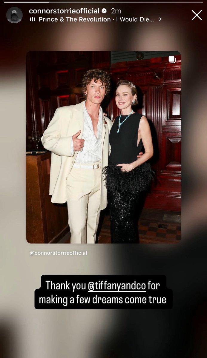 darktoimposter's tweet image. subía la foto con naomi watts 😭mi gordo fan de lynch voy a seguir esperando esa foto con laura dern para hacer el #healing completo