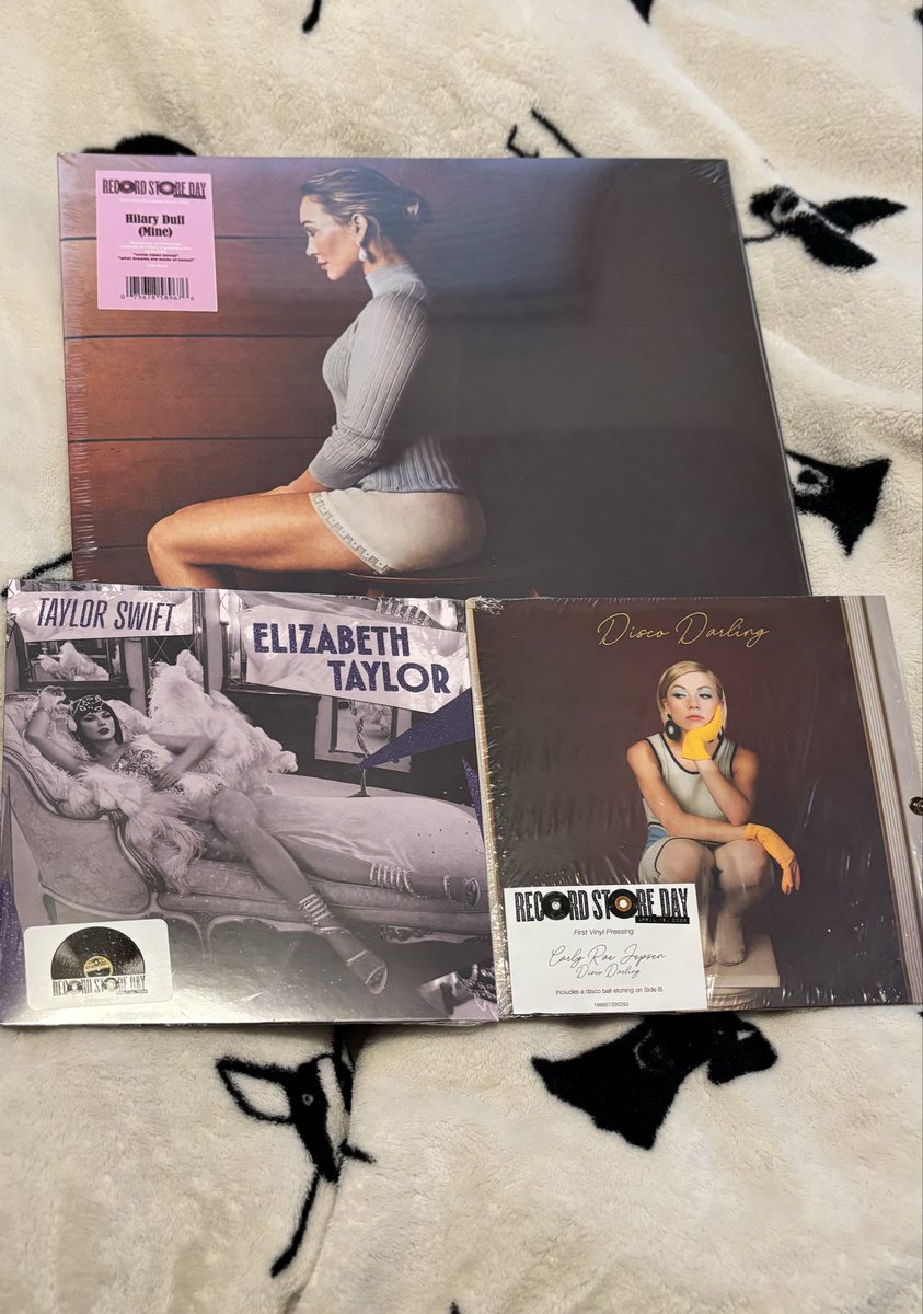 GetawayAntiHero's tweet photo. A successful #RSD2026 haul @taylorswift13 @HilaryDuff @carlyraejepsen 💜🩶🩵 my record store only got one @selenagomez vinyl and I missed it. But it’s okay!! Happy Record Store Day to all who participate!! https://t.co/C7q9p3ufnr
