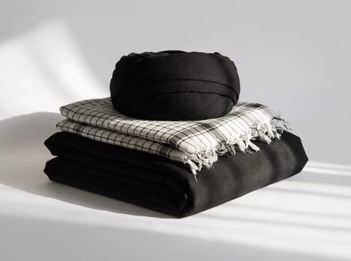 هِلیتو tweet media