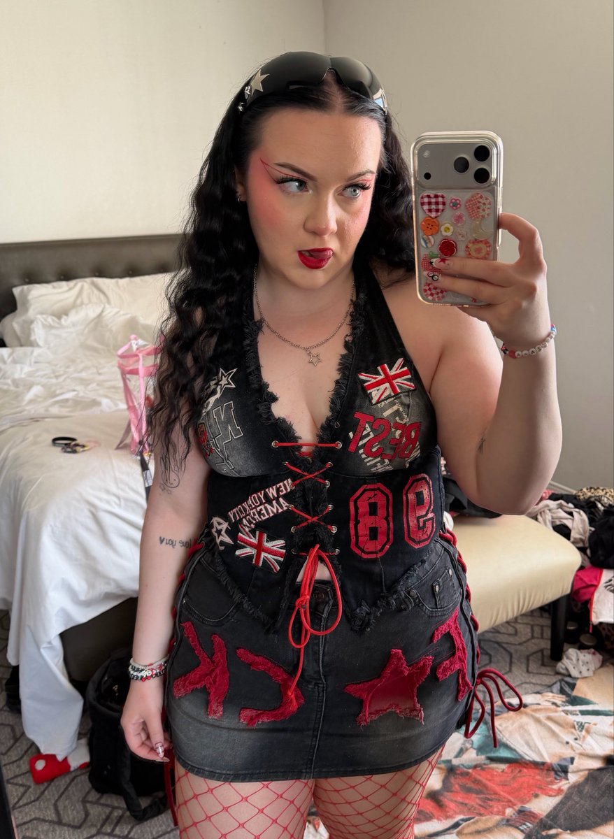 holly in vegas!!! 🎰☆ tweet media