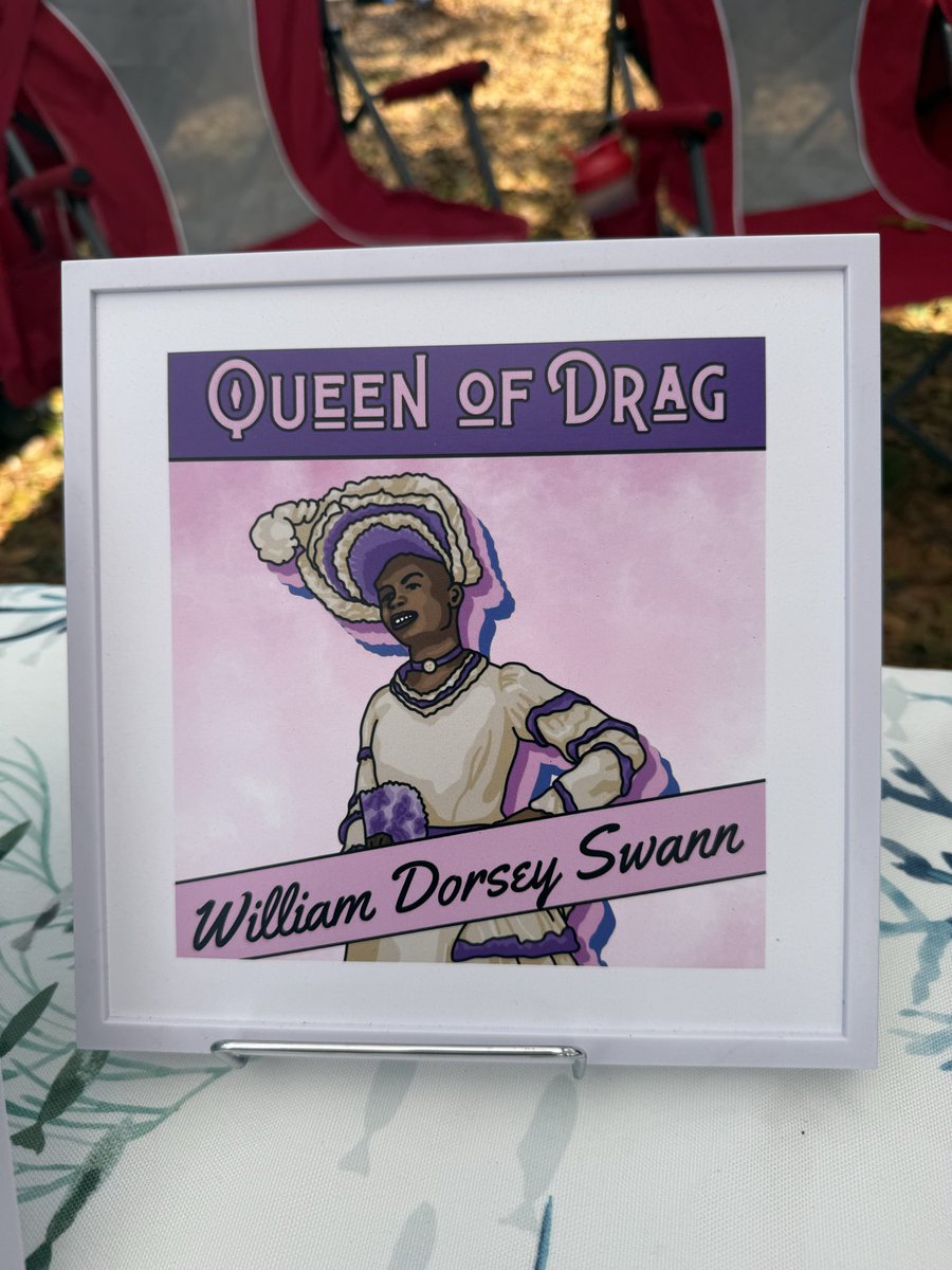 boudreaux_ef's tweet image. @happy_tiles Is a great way to showcase our art #dragqueenstoryhour #flsb1438 #literacy #diversity