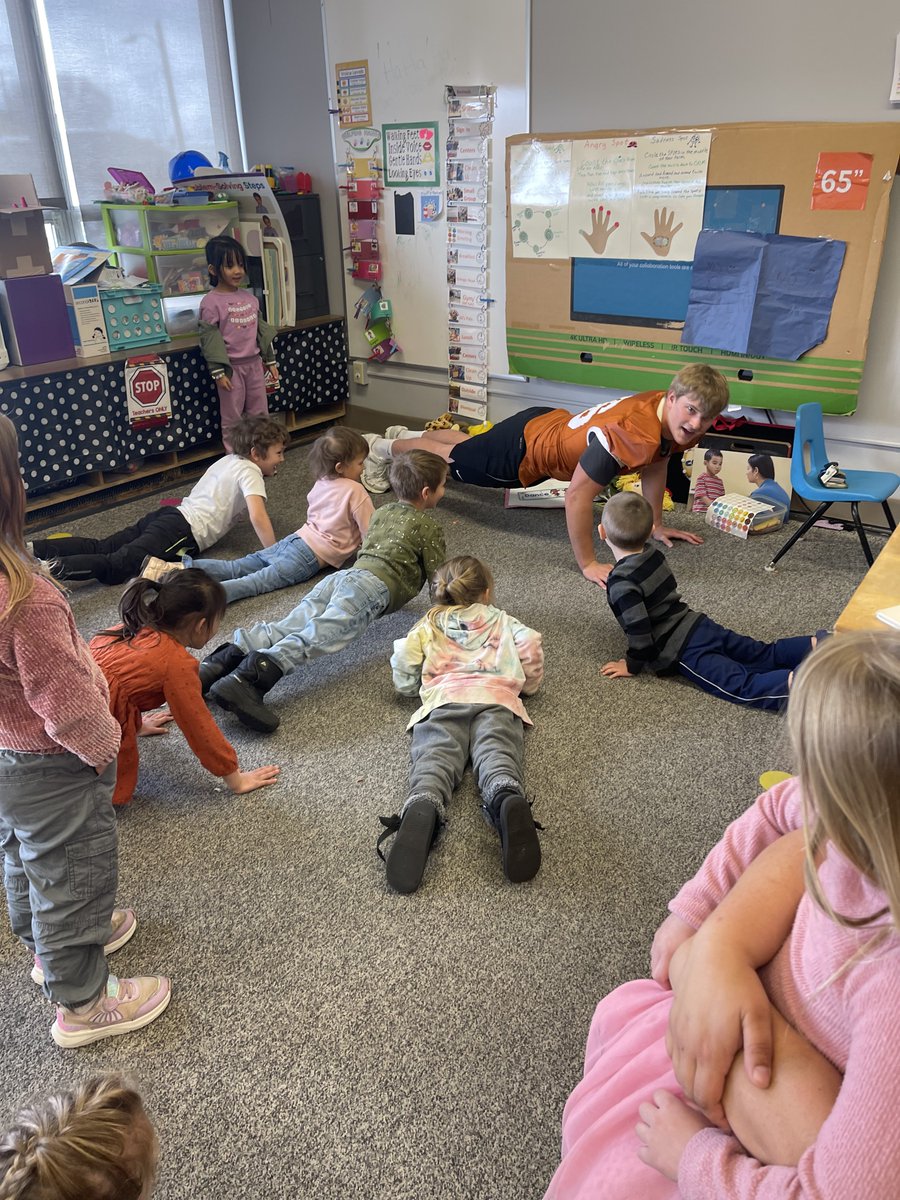 MonTechFootball's tweet image. Our guys did a great job down at head start this week reading to the kids! Nothing better than helping out with the young kids in Butte! 
#Community
#Family
