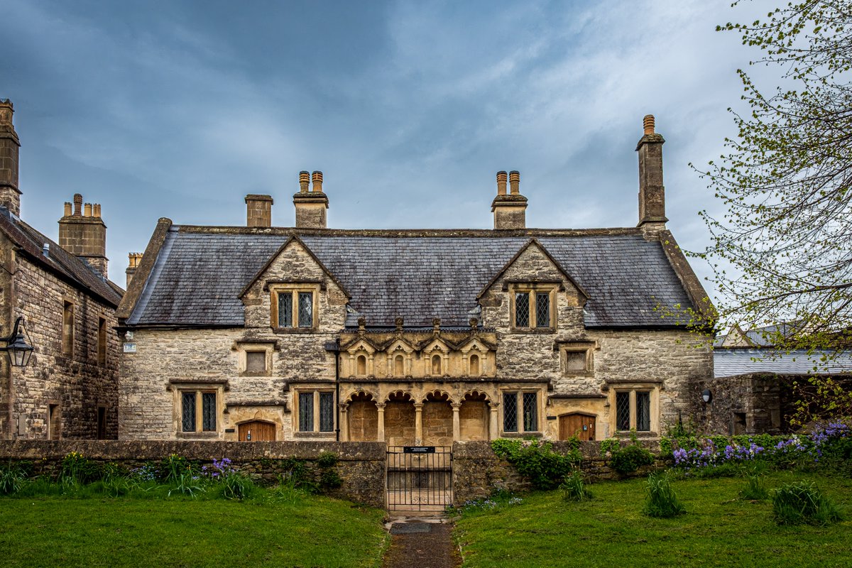 JPG_1969's tweet image. Almshouses, Wells, Somerset. #almshouses #houses #wells #somerset #heritage #england