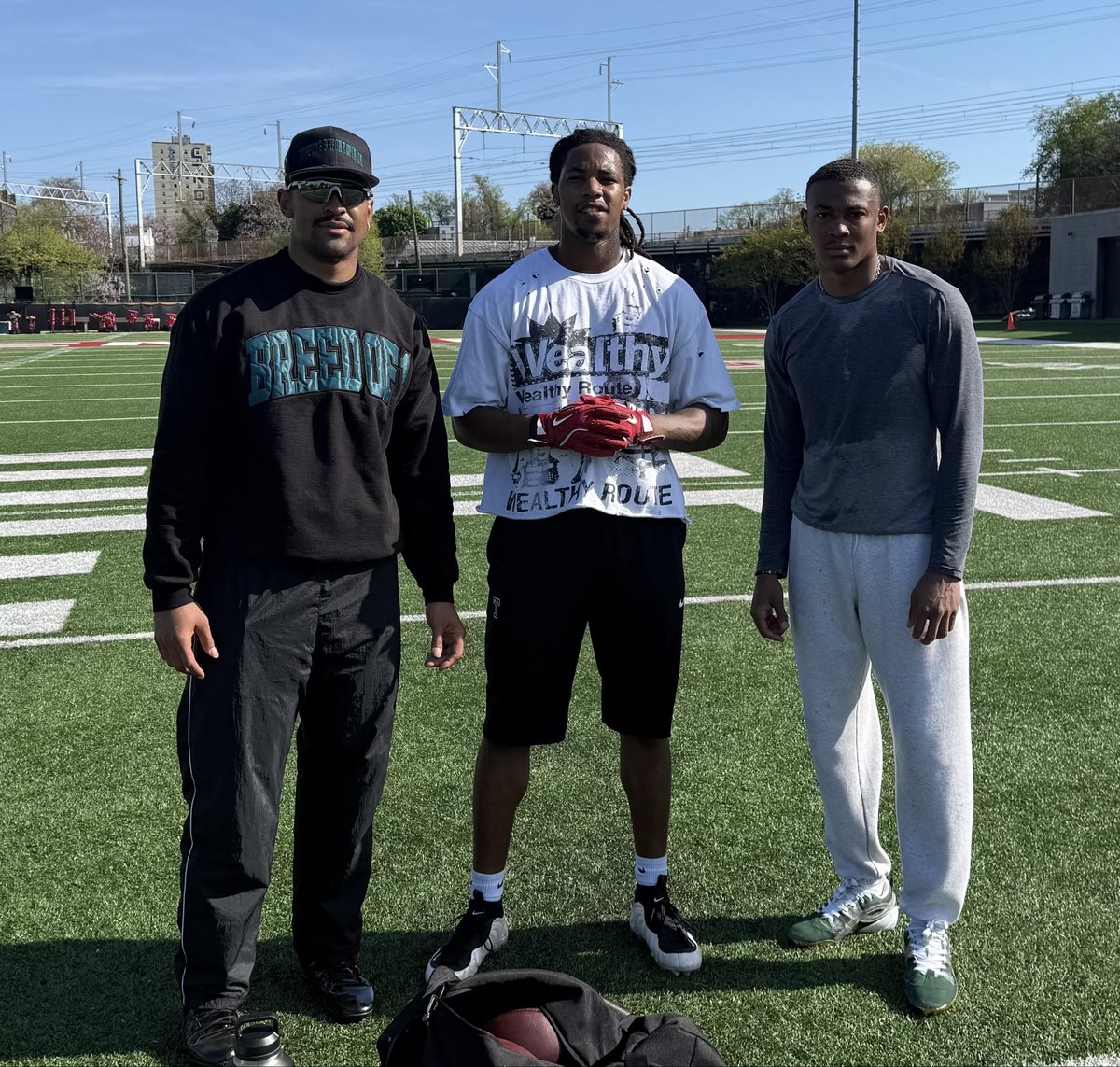 MikeGarafolo's tweet image. Temple WR Kajiya Hollawayne had some NFL-caliber tutelage leading up to the Draft via regular throwing sessions with #Eagles QB Jalen Hurts and WR DeVonta Smith this month. Got a message from the football office one day to show up ready to work. And he was. Good experience.