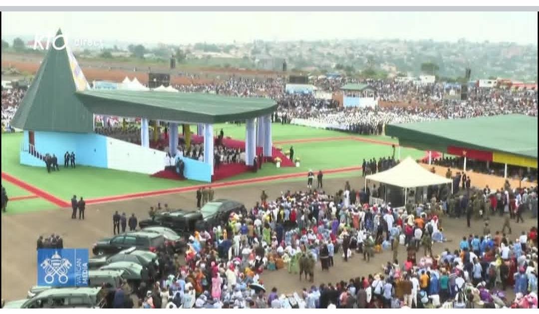 Reachoutreo's tweet image. The Peace-Mediator's Voice
"No one must be left alone to confront life’s adversities"
Pope Leo XIV, Yaoundé

Peace begins when people are not abandoned in their suffering.
This is the foundation of any just &amp;amp; stable society.
#Peace #Cameroon #Solidarity #Leadership #EndViolence