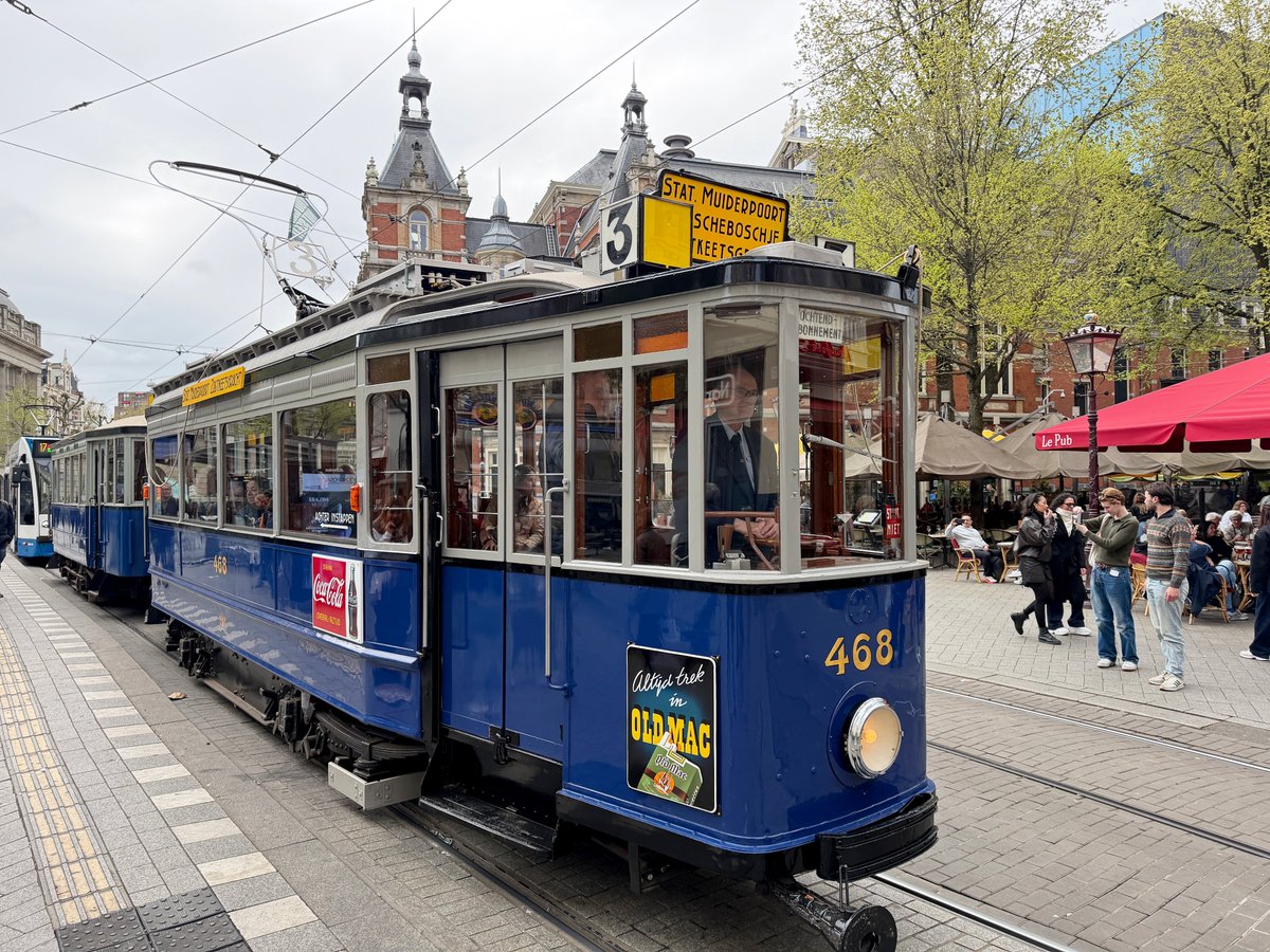 HStroomenbergh's tweet image. Het #GVB #Amsterdam heeft tram 3 vanaf 29 maart uit de dienstregeling genomen. 
1 historisch tramstel (1929) blijft moedig weerstand bieden aan de overweldigers.