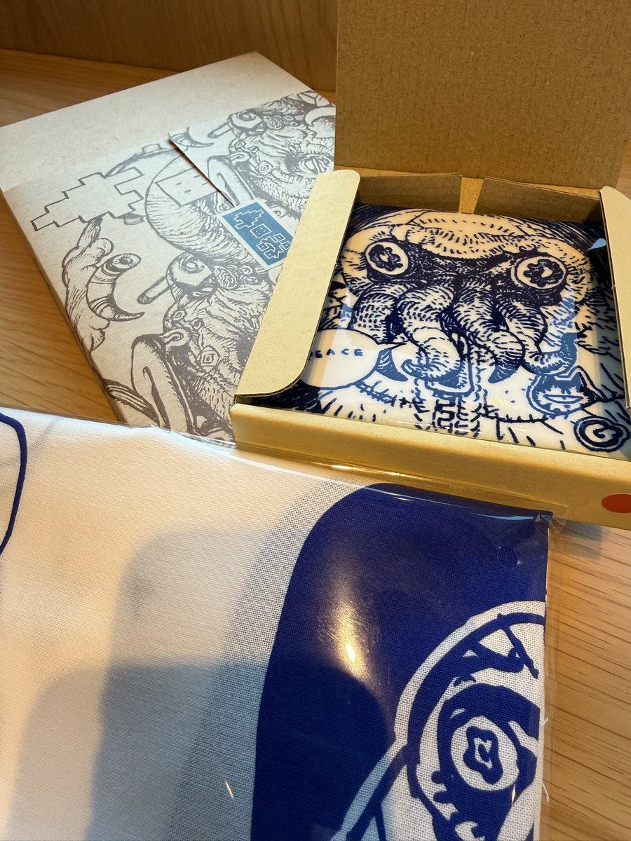 高円寺で寺田器が！GYAROMIさんと寺田克也先生のコラボ。KAORIさんの金継ぎエピソードがココロに刺さった。良い話。
近所なのでまた行こう。
 #寺田器