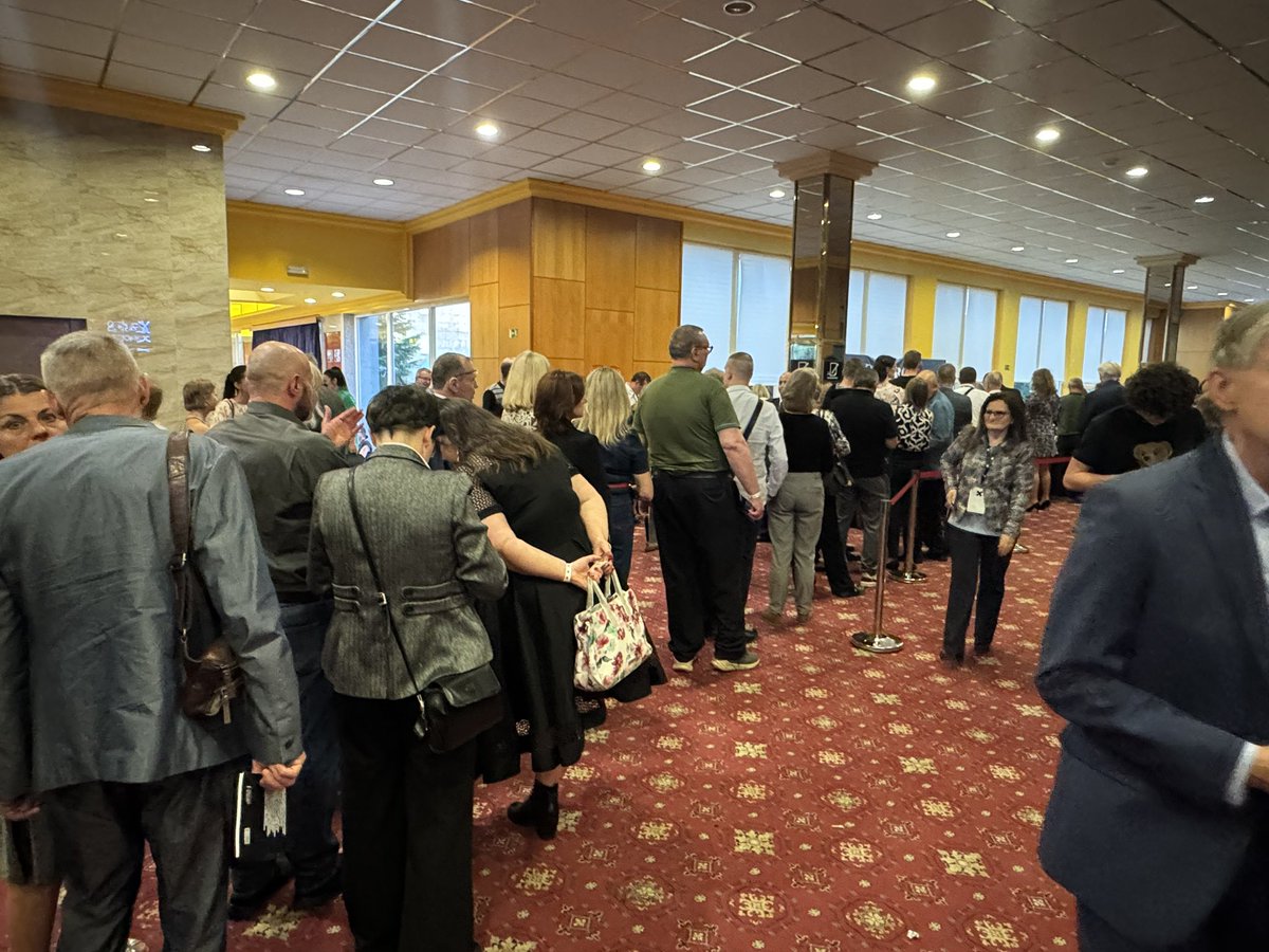 Roman Šmucler tweet media