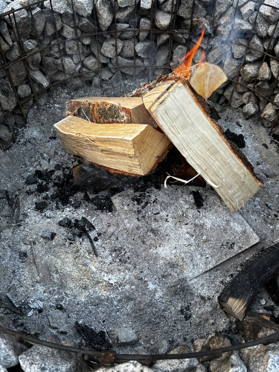 Szachigrasz's tweet image. Pierwsze rozpalanie #ogniska czas #start !
#weekend #grill #poland