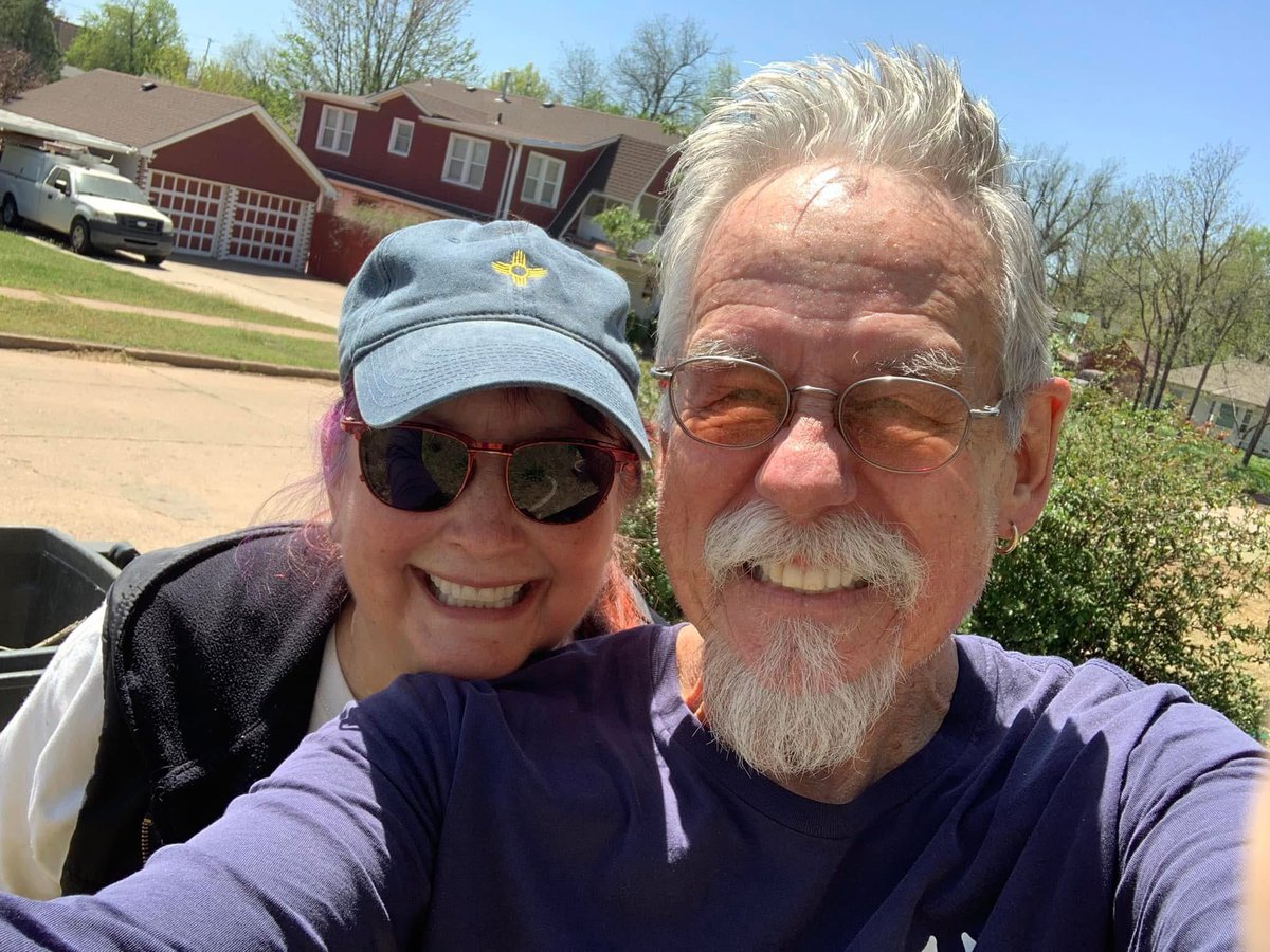 captnzen's tweet image. Getting to be #springtime!! #Roses 🌹 blooming, good rain 🌧️ last night. Enjoy your weekend. 😊 #enidok