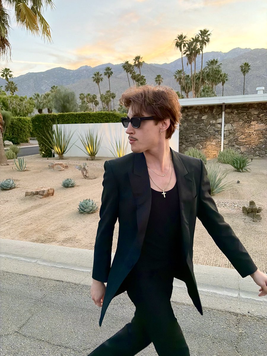 Diamond Cafe tweet media