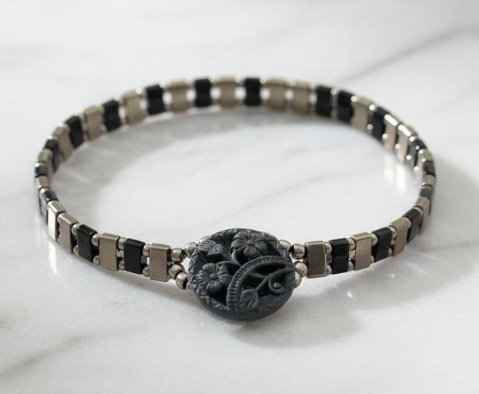 RSDesignsRavit's tweet image. Trade your usual weekend routine for something more colorful! 🎨 The 2026 Deer Park (IL) Art Show is calling—75 artists, kids activities &amp;amp; more. Stop by Booth 19 (May 2–3) and discover handmade beaded jewelry you’ll love. #jewelry #artfair #handmade #deerparkil #beadwork