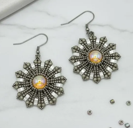 RSDesignsRavit's tweet image. Trade your usual weekend routine for something more colorful! 🎨 The 2026 Deer Park (IL) Art Show is calling—75 artists, kids activities &amp;amp; more. Stop by Booth 19 (May 2–3) and discover handmade beaded jewelry you’ll love. #jewelry #artfair #handmade #deerparkil #beadwork