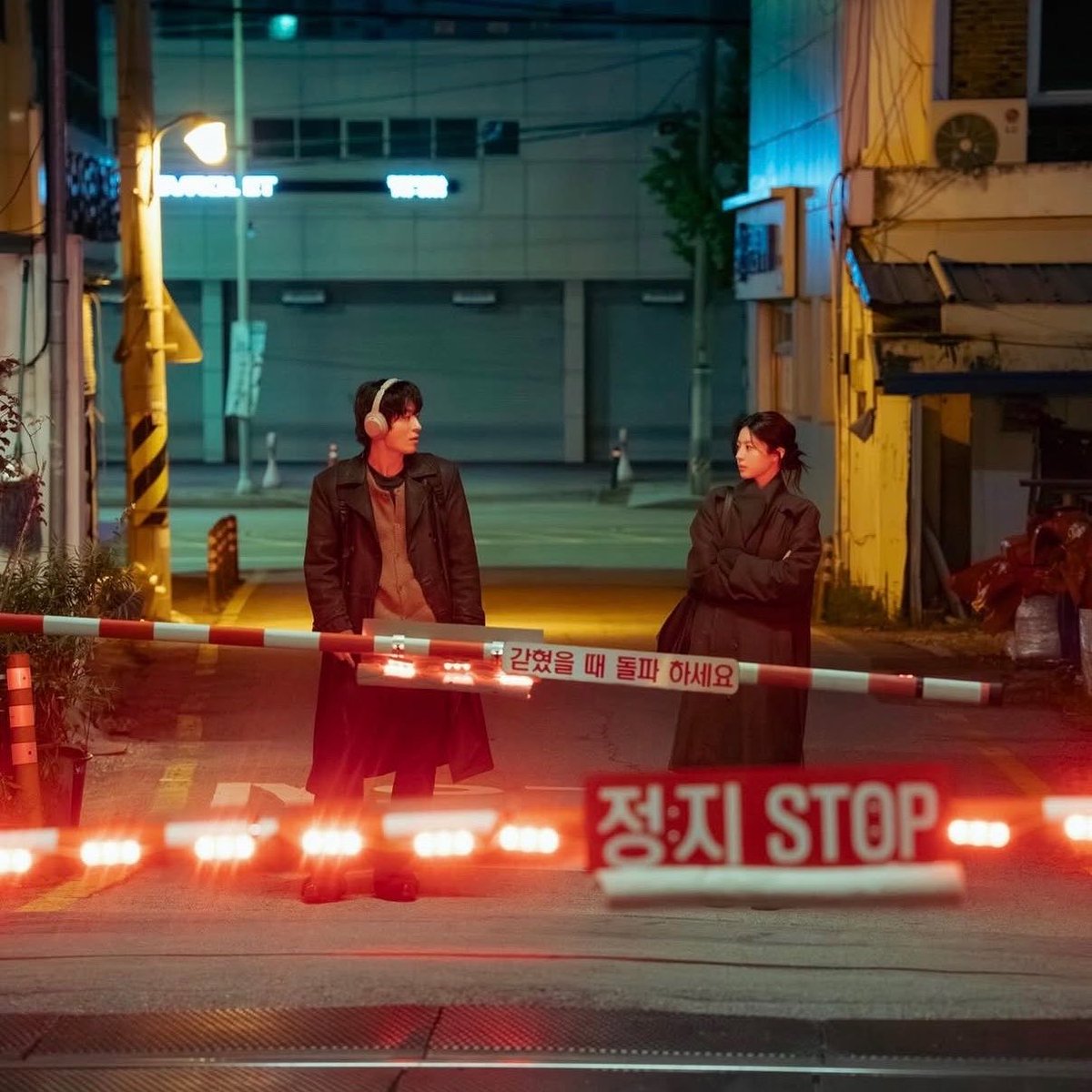 <모자무싸> 1화 후기
: 시작부터 공감맥스 대사가 쏟아짐

박해영드답게 현실통오는 대사들이 많아서 각자 인생에 대입하면서 볼 사람들 많을듯.. 특히 직관적으로 감정을 알려주는 감정워치 설정이 진짜 좋음⌚️ 연기구멍 없고 주연들 케미도 꽤괜이고 무엇보다 구교환이 ㄹㅇ황동만에 찰떡임