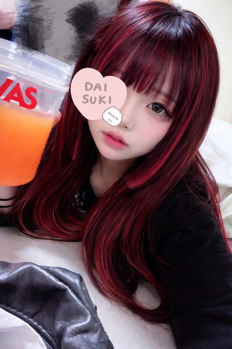 ななな tweet media