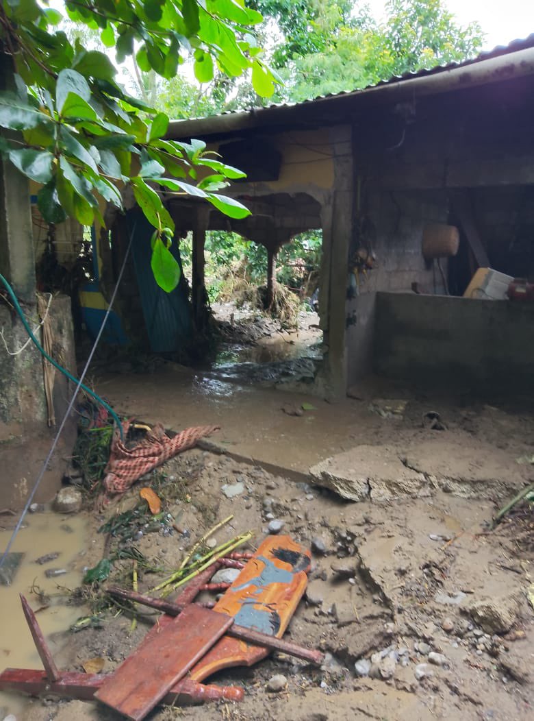 amarilloalarcon's tweet image. ‼️En La Ceiba -Villa Avila Camacho- hay #PeligroLatente
Autoridades de #Puebla, del mpio. de Ávila Camacho y @Conagua
Llevan meses sin DESAZOLVAR ni DRAGAR 
el Arroyo Silima Y
el Río San Marcos 

En octubre las trombas provocaron #Caos en la comunidad La Ceiba, norte de Puebla