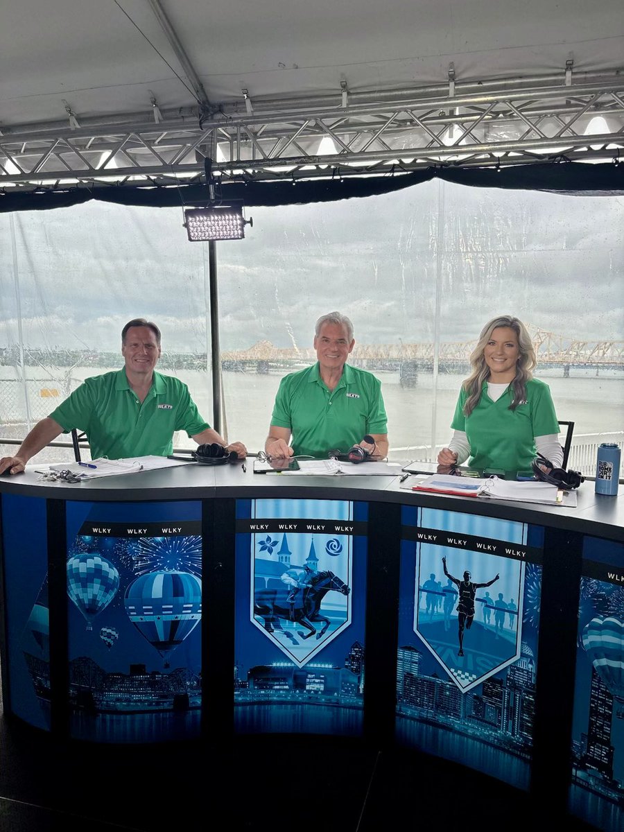 terrymeiners's tweet image. Best of luck to the entire @WLKY team delivering Thunder Over Louisville coverage all day. ✈️ 🛫🛬 🧨🎇 

I’m thrilled seeing my awesome niece Addie Meiners reporting from the Command Center, my old stomping grounds! Life comes full circle! ⭕️

@KyDerbyFestival @ameinersWLKY