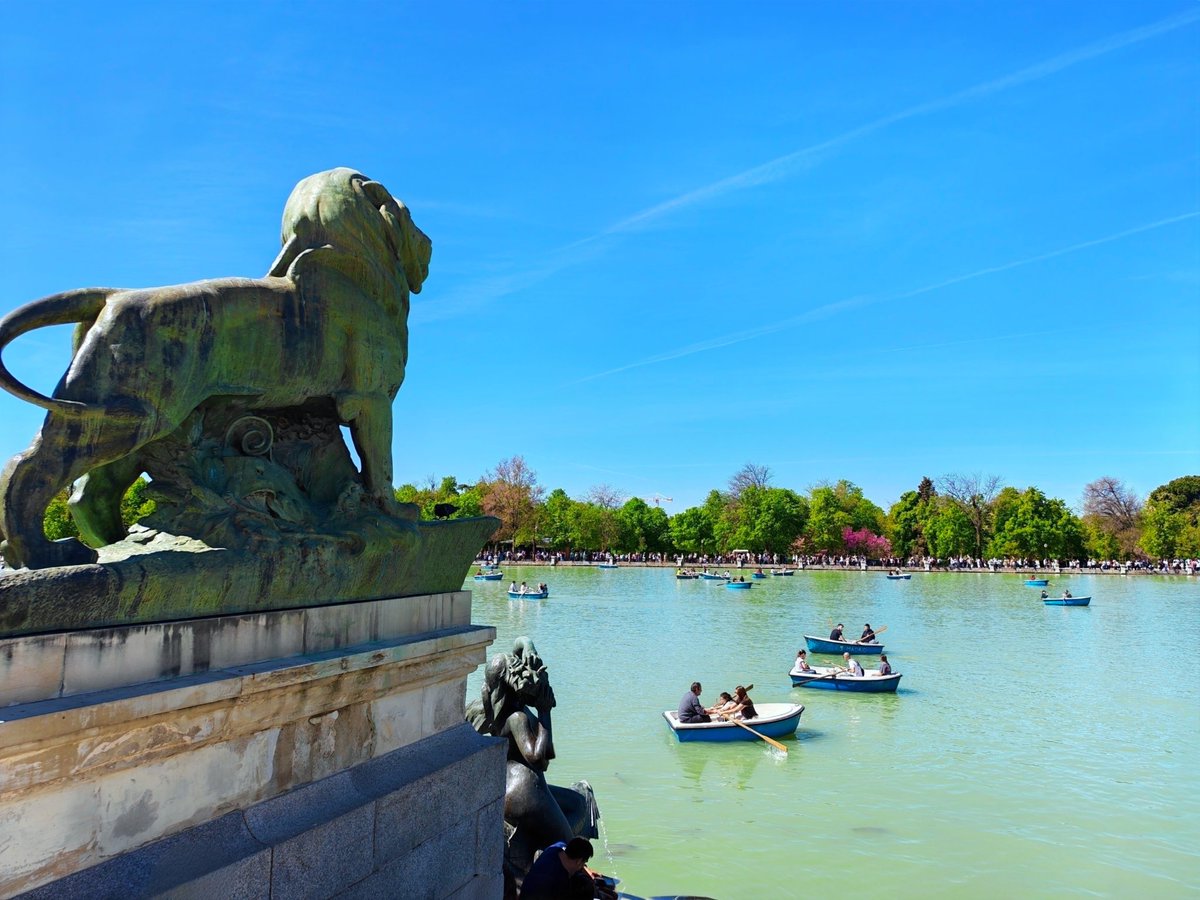 Elena__HR_'s tweet image. Los amigos de verdad

son como ese bote salvavidas
que es lanzado en mitad del océano 
justo a tiempo, cuando crees que estás a punto de ahogarte. 

Aparecen con un gesto amable y desinteresado y te llevan de vuelta a la orilla. 

#FelizTarde🤍
#reflexiones #poemas
#fotografía