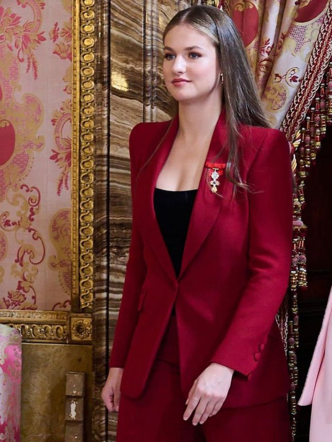 princesleono01's tweet image. I'm sending all my wonderful fans the warmest wishes for a beautifully romantic and joy-filled weekend may your days be full of love, laughter, and unforgettable moment❤️
$Princess #Leonor #Cares #Fans